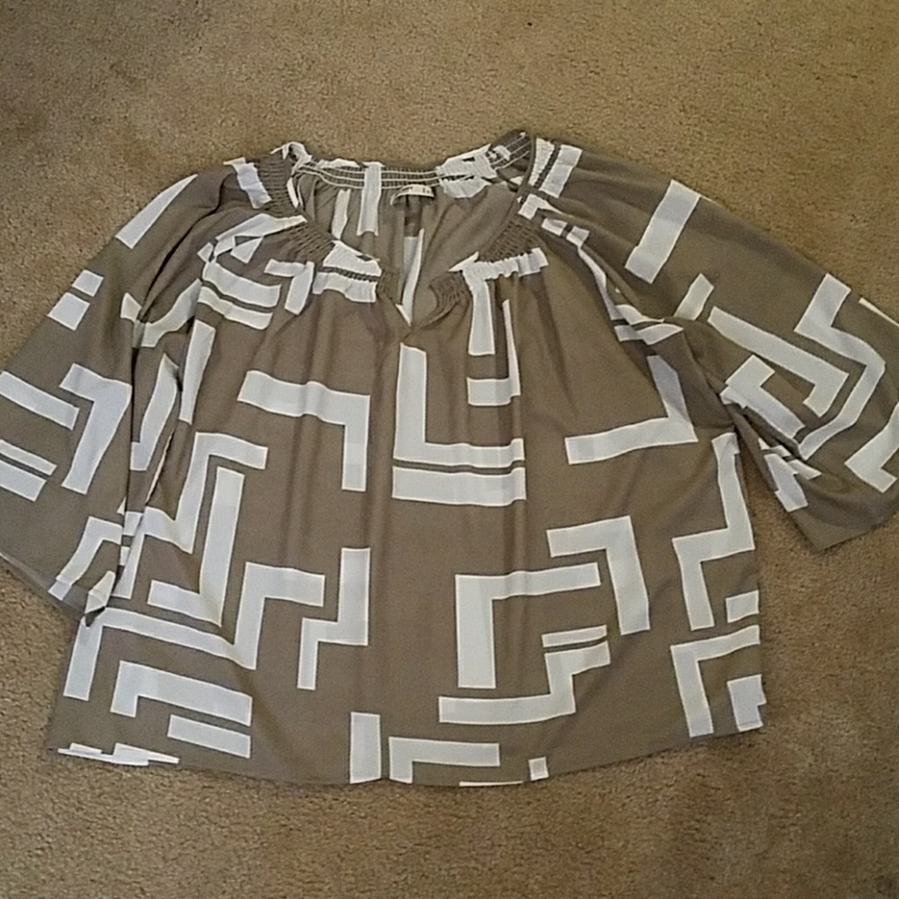Old Navy Tan White top XXL